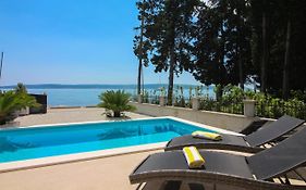 Villa Beachfront Sea Palace